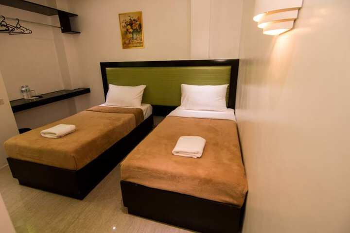 Room 13 of 35