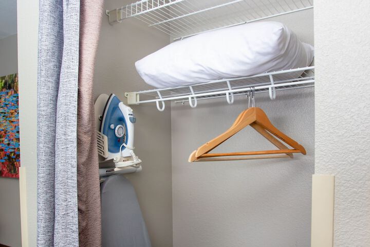 Iron/ironing board