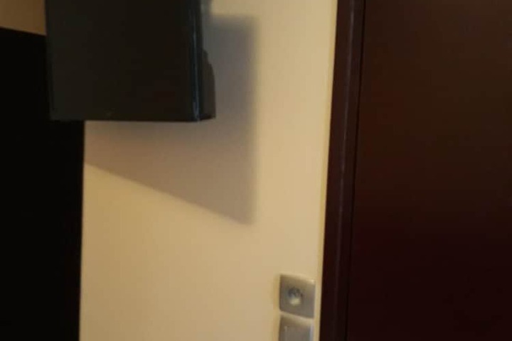 Room 6 of 12
