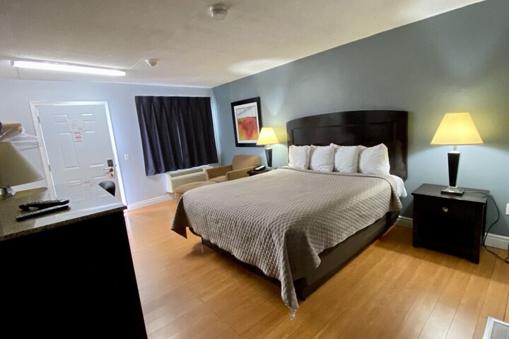 Room 7 of 24