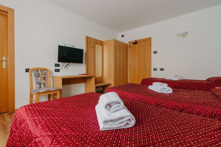 Room 6 of 15