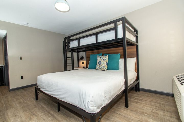 1 King Bed | Bunk Bed (10 of 15)
