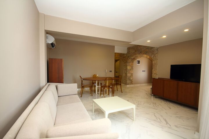 Room 4 of 88