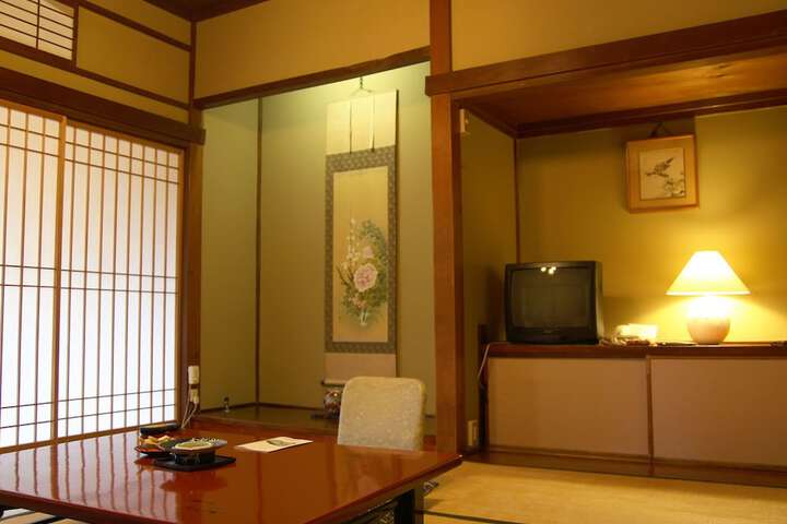 Room 9 of 32