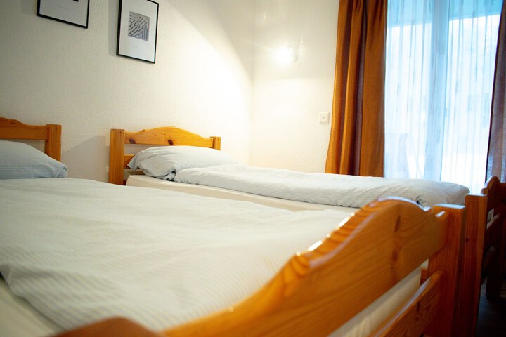 Room 7 of 65