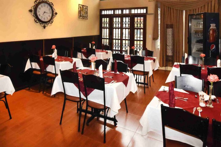 Dining 24 of 37