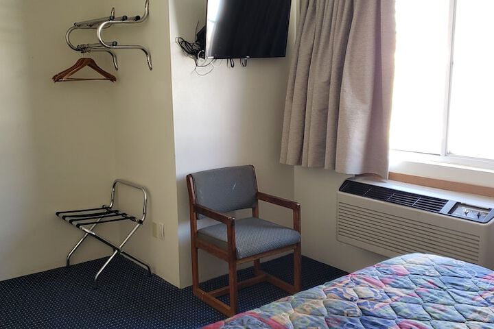Room 7 of 24