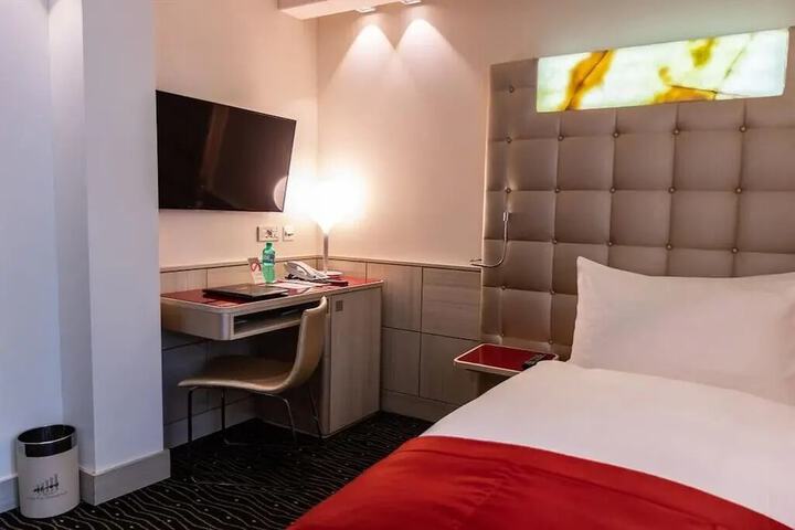 Room 38 of 110