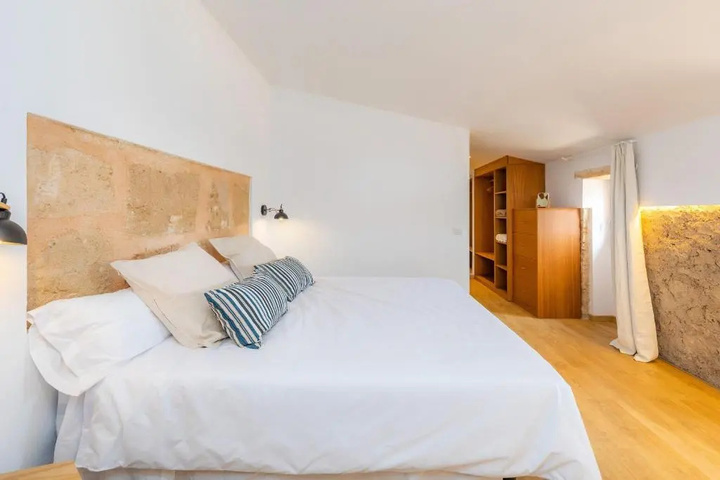 Room 3 of 6