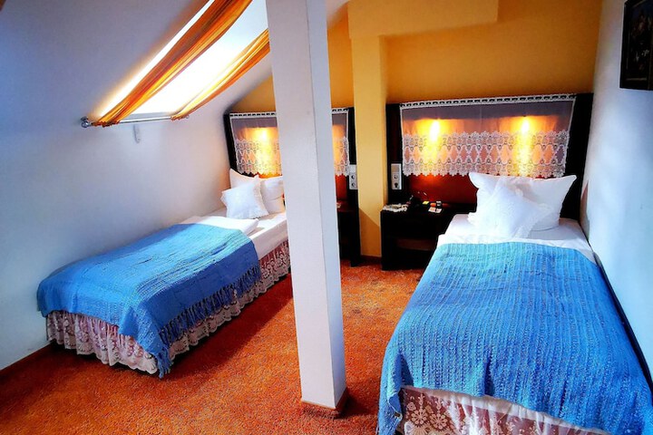 Room 19 of 34