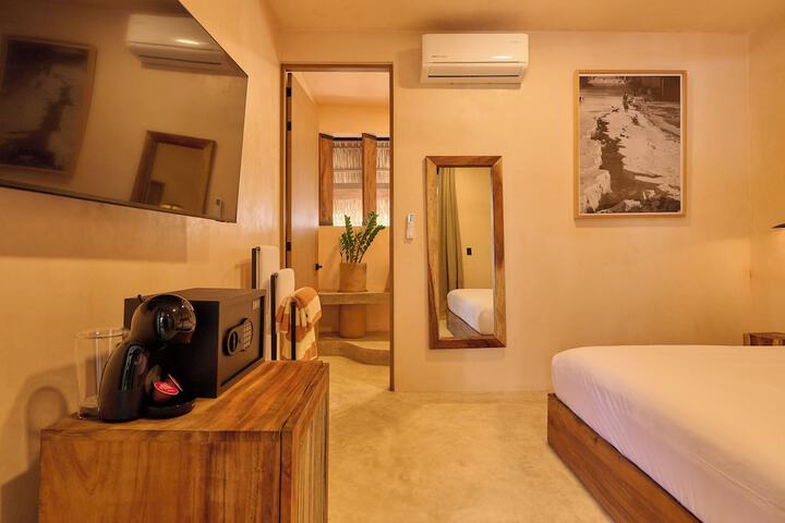 Room 16 of 27