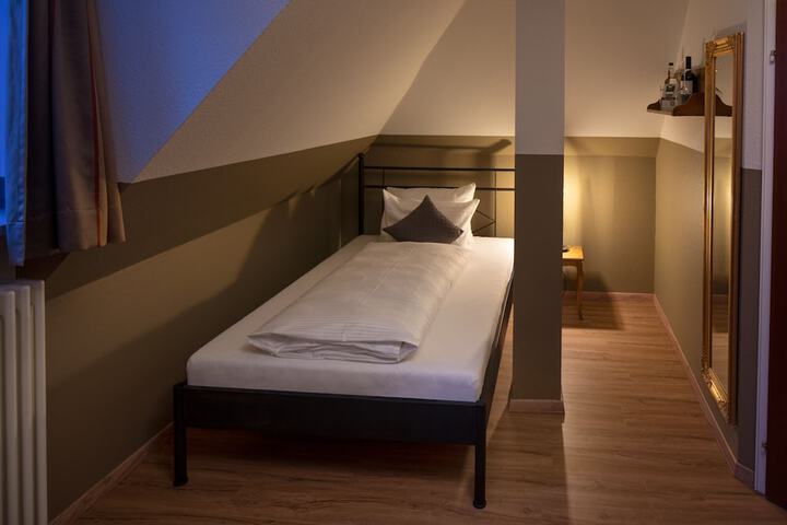 Room 14 of 30