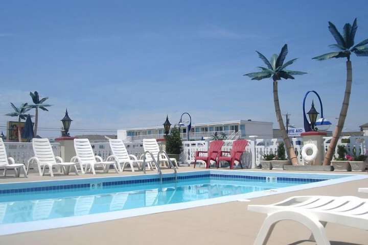 Hotel Pool