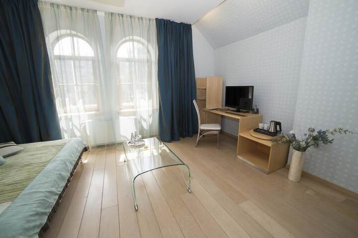 Room 4 of 36