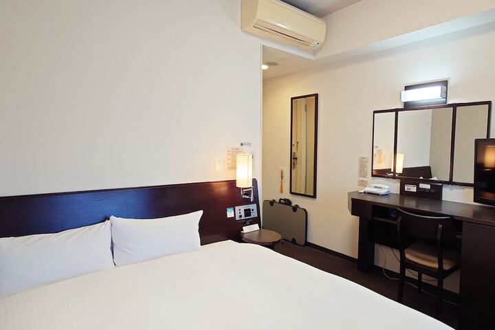 Room 5 of 32