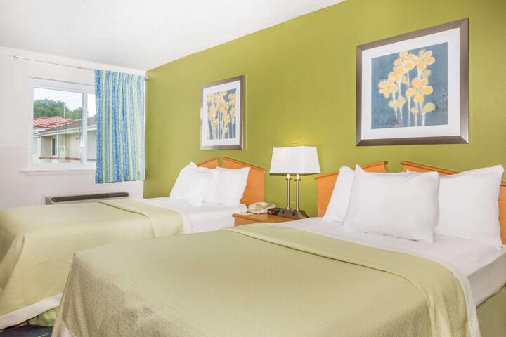 2 Double Beds (6 of 14)
