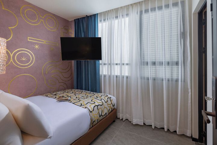 Room 21 of 24