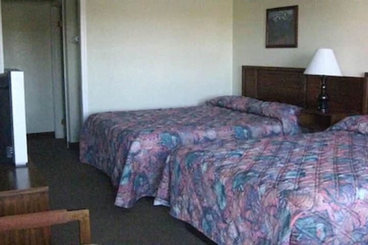 Room 4 of 10