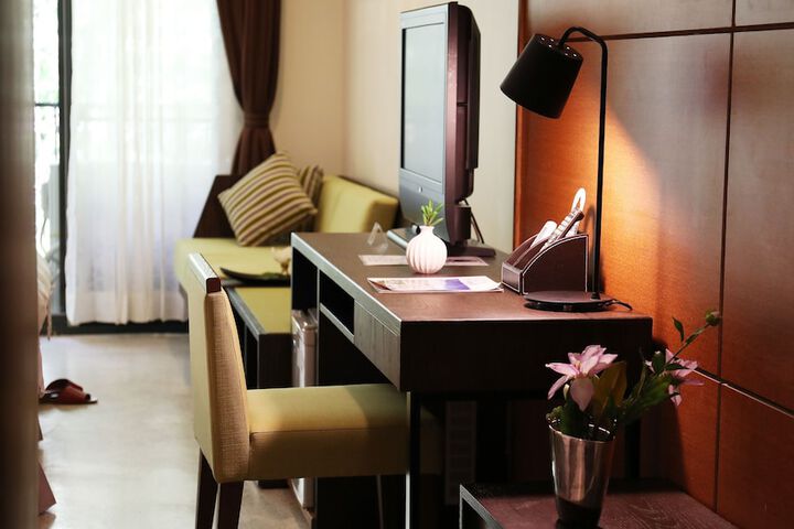 Room 8 of 180