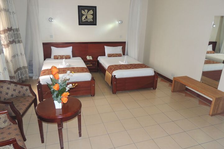 Room 4 of 12