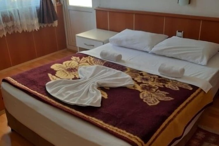 Room 4 of 15