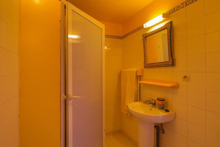 Room 127 of 266
