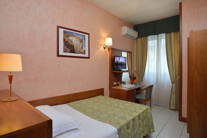 Room 4 of 26