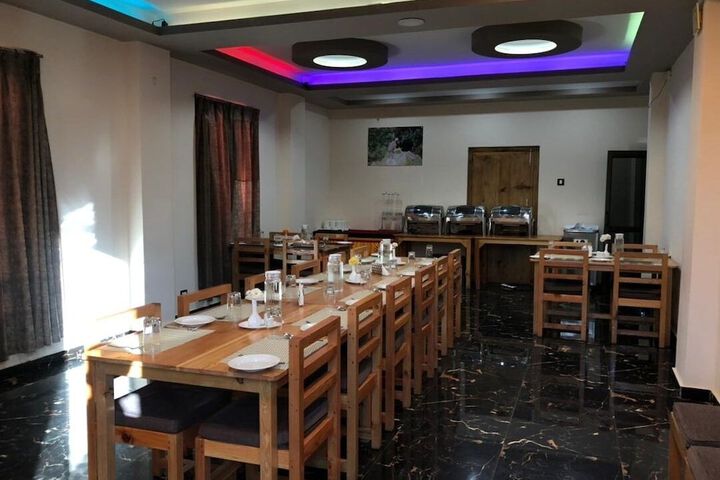 Dining 6 of 14