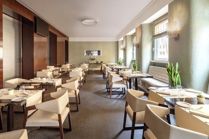 Dining 76 of 115