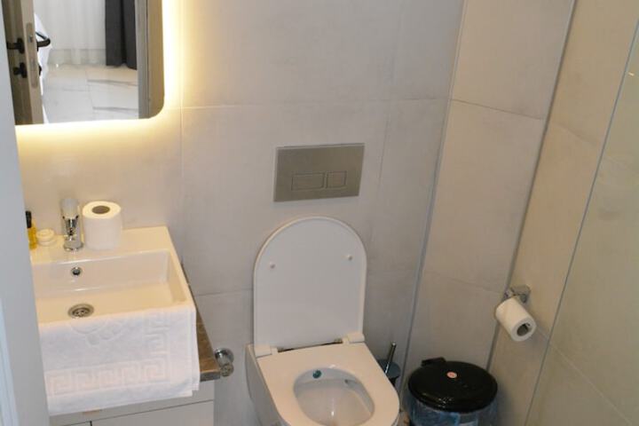 Room 33 of 63