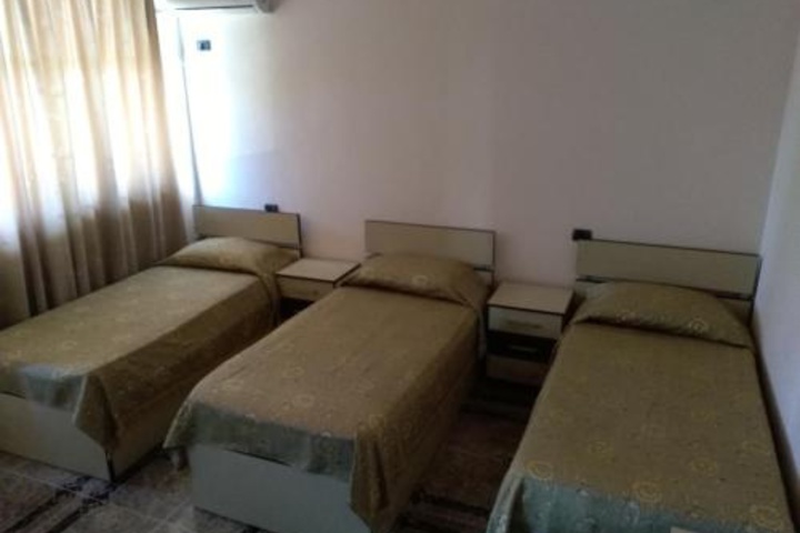 Room 4 of 10