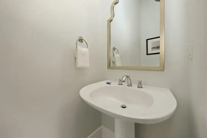 Room 8 of 27