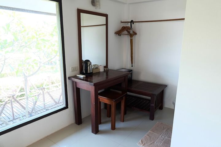 Room 32 of 87
