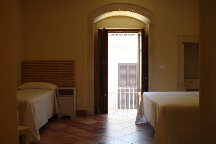 Room 15 of 66