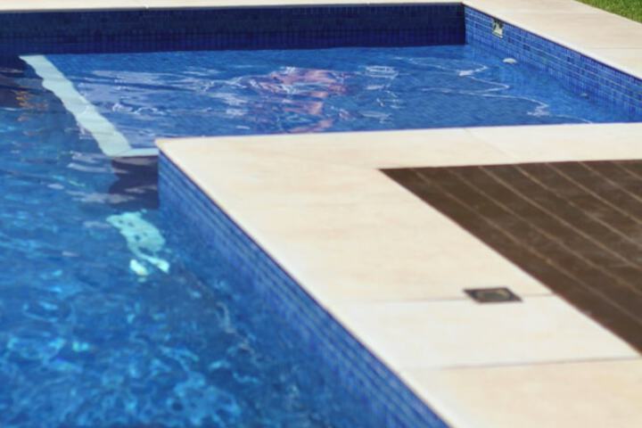 Pool 110 of 158