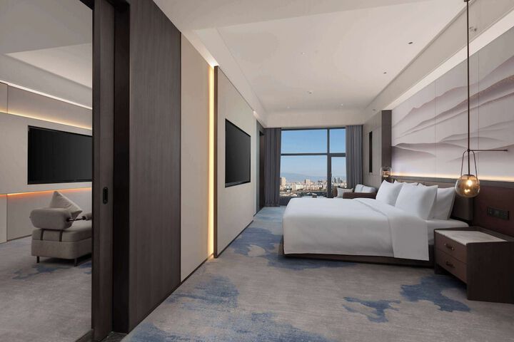 Room 6 of 19