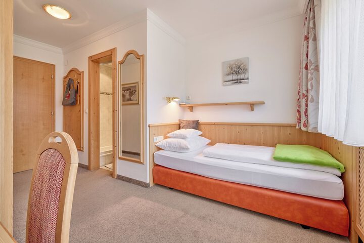 Room 15 of 53