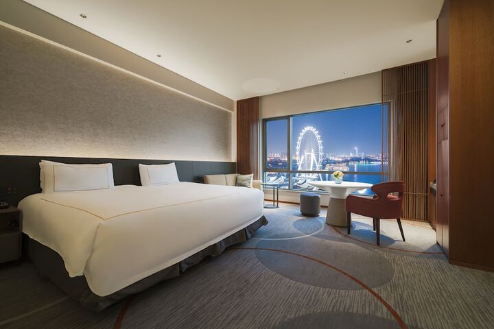 Room 52 of 118