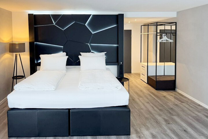 Room 3 of 14
