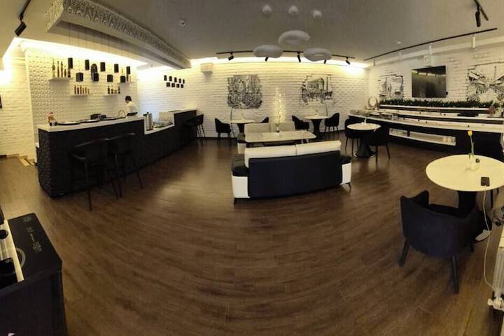 Lounge 67 of 74