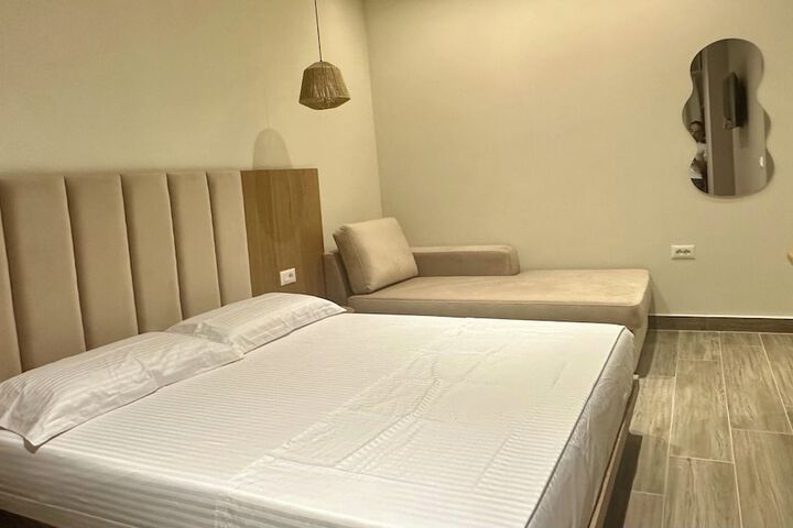 Room 3 of 175