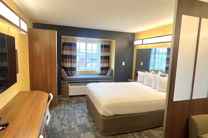 1 Queen Bed (17 of 23)