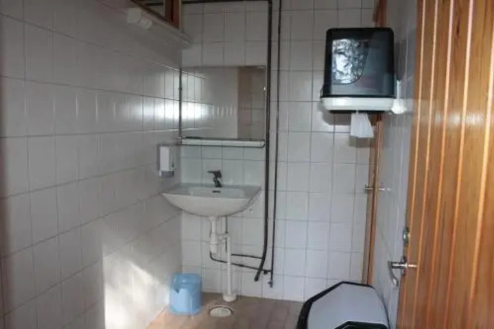 Room 7 of 9