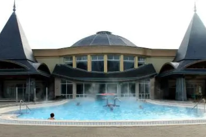 Pool 14 of 19