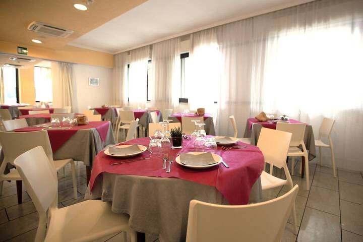 Dining 18 of 28
