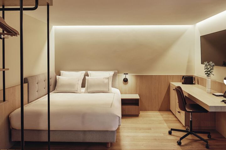 Room 7 of 71