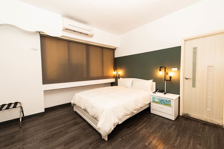 Room 14 of 32