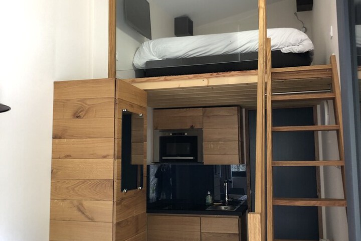 Room 14 of 80