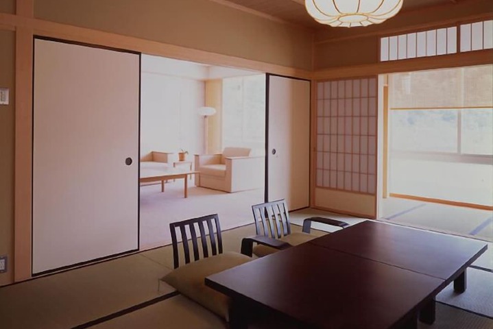Room 8 of 14