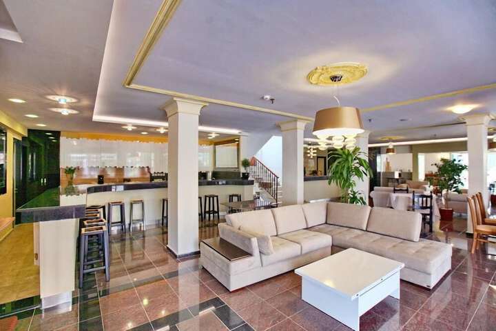 Hotel 2 of 33